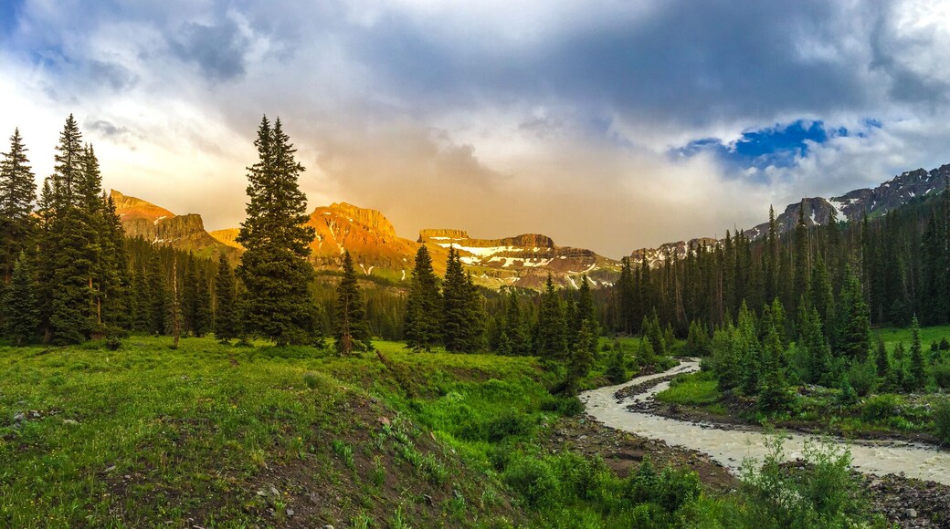 ซาน ฮวน ริเวอร์ วิลเลจ