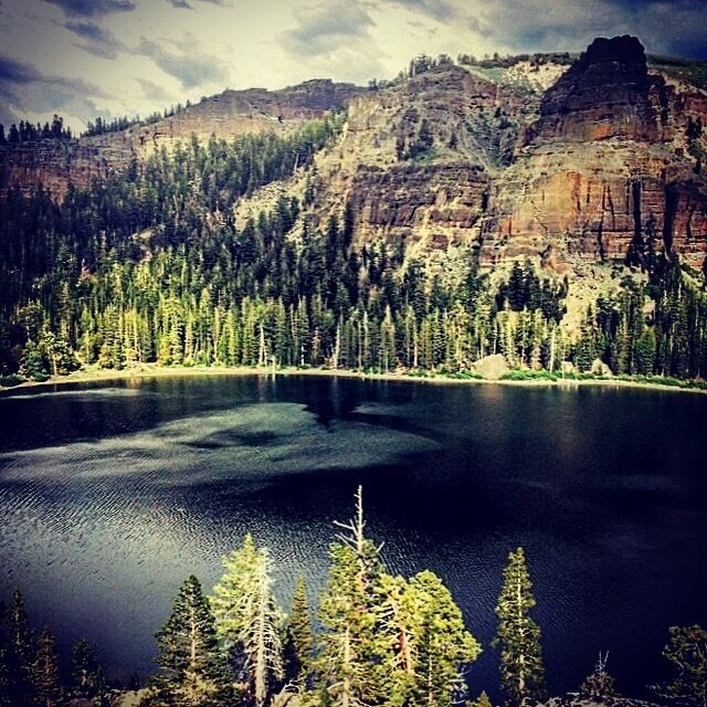 This is round lake off of big meadow. Really sweet cliff jumping still even with the lack of water. Really pretty! #bigmeadow #tahoe #roundlake