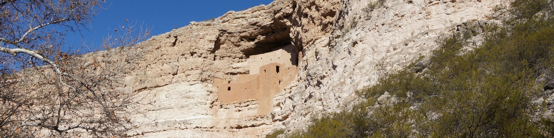 Montezuma Castle National Monument in Arizona USA - Cliff dwelling ruins of the Sinagua people dating back to the 12th century