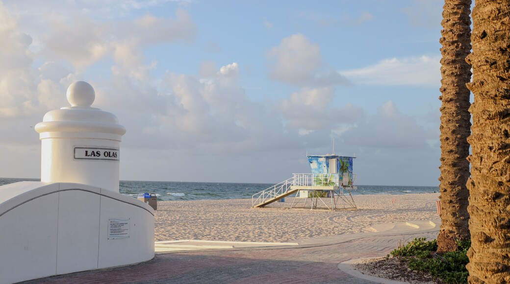 Las Olas Boulevard is a major east-west thoroughfare in Fort Lauderdale, Florida, United States that runs from SW 1st Avenue in the Central Business District to Florida State Road A1A in Fort Lauderda