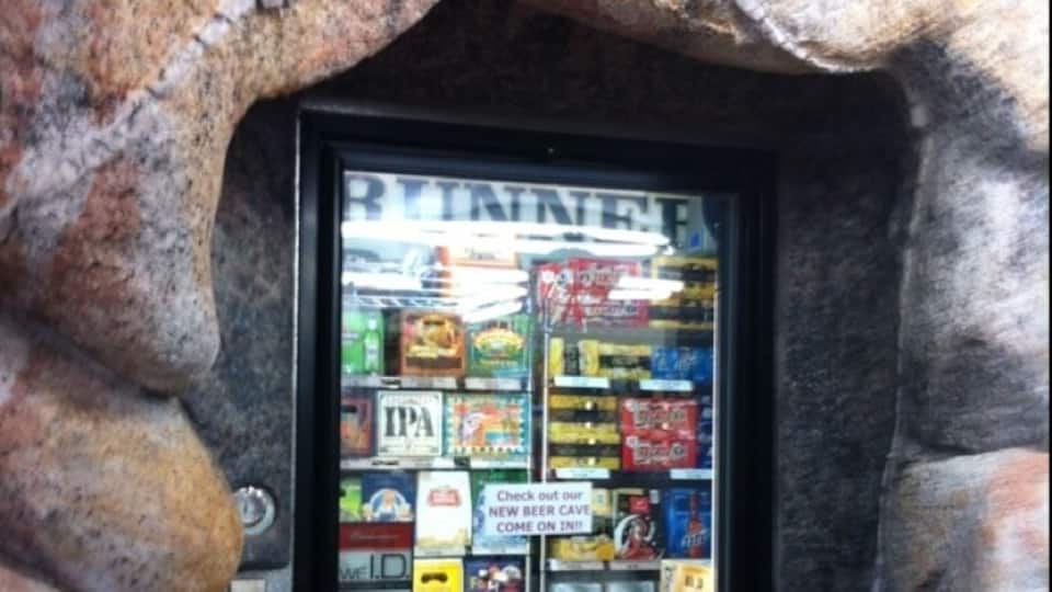 Beer cave and excellent microbrew & Belgian beer selection. A must stop on your way into South lake.