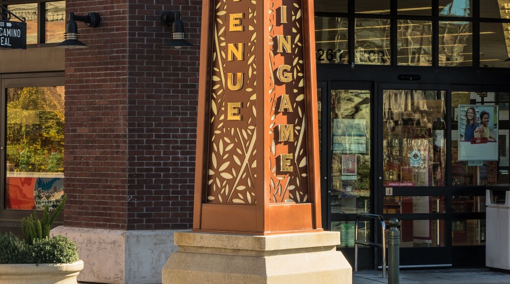 Entrance of Burlingame Avenue, California