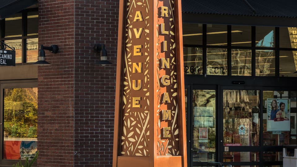 Entrance of Burlingame Avenue, California