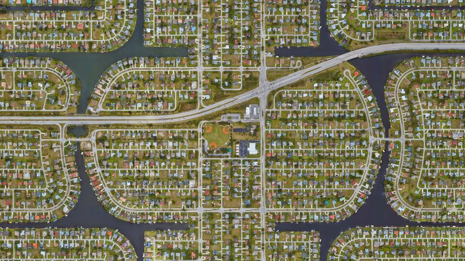 Cape Coral, Florida, settlement of the wealthy district with water channels and lake, looking down aerial view from above – Bird’s eye view Cape Coral, Lee County, Florida, USA