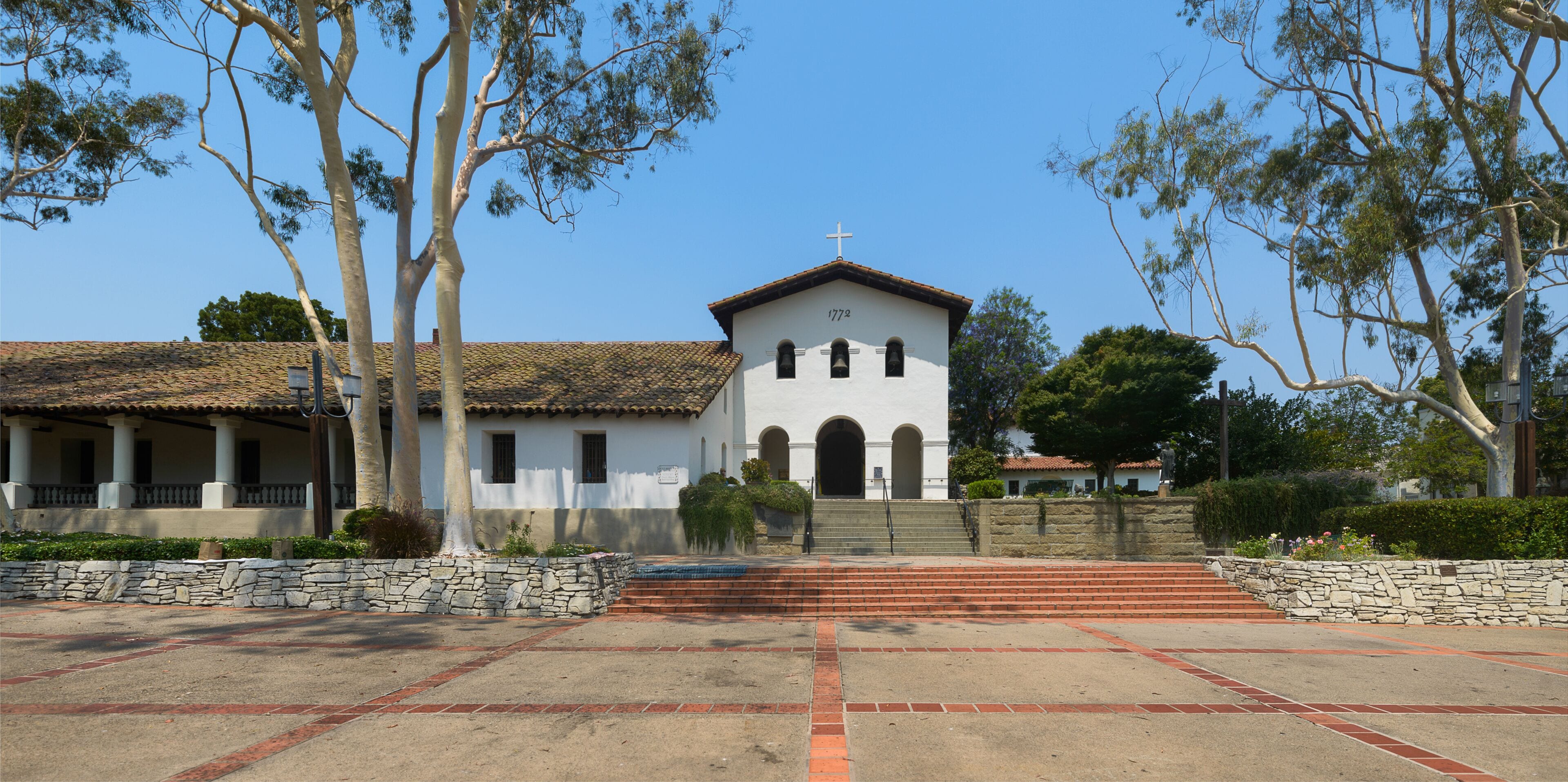 Panoramic view of the outside of the Mission San Luis Obispo in California