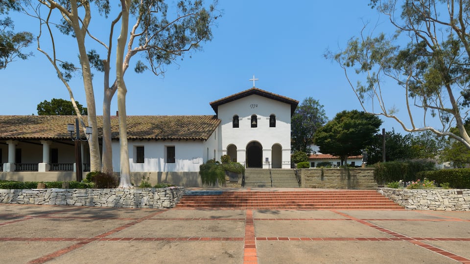 Panoramic view of the outside of the Mission San Luis Obispo in California