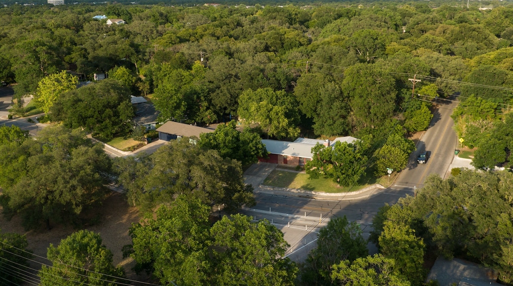 Allandale showing a small town or village