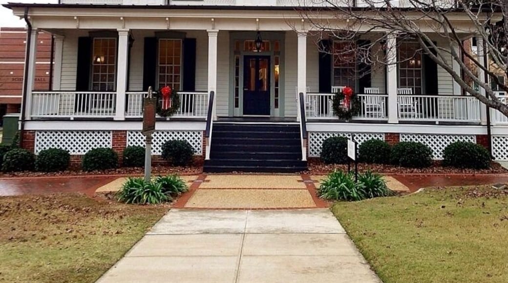 Home of Freeman Walker, outstanding citizen of early Georgia. Born in Virginia in 1780, he came to Richmond County in his youth and studied law. Freeman Walker, in 1826, deeded 70 acres of land to the United States Government to be used as an arsenal-the site now of the Junior College of Augusta. He reserved one acre as a family burial ground, known as the Walker Cemetery. He was the father of Maj. Gen. W. H. T. Walker, CSA. Admitted to the bar in 1802, he followed a life of public service; City Attorney for three years and Mayor of Augusta 1817-19, being the first to hold the cityÂŽs chief executive office under the name of Mayor, and Brigade Inspector of Gen. Valentine WalkerÂŽs brigade in 1813. He represented Richmond County in both branches of the State Legislature and represented Georgia in the U. S. Senate. His speech on the Missouri Compromise attracted nation-wide attention.
He died in 1827 and is buried in the Walker Cemetery.