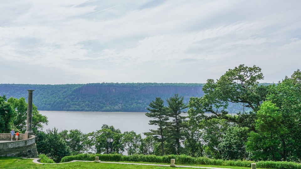 Yonkers, New York, USA: A young couple views the Palisades, across the Hudson River from the Untermyer Park and Gardens in Yonkers, New York.