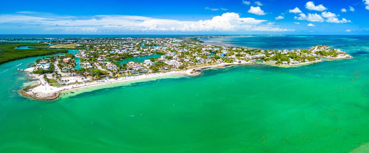 Sombrero Beach with palm trees on the Florida Keys, Marathon, Florida, USA.