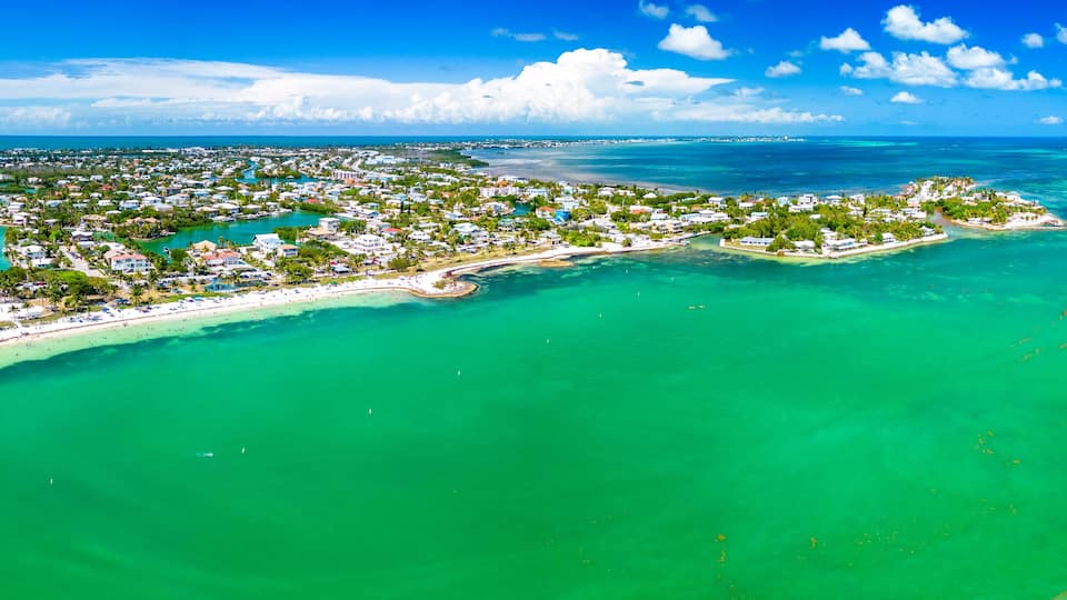 Sombrero Beach with palm trees on the Florida Keys, Marathon, Florida, USA.