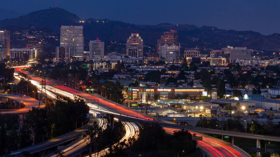 The 134 freeway leading into Glendale CA at blue hour.