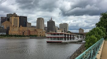 Beautiful park where you can take a boat ride up and down the Mississippi River.
#StPaul
#MississippiRiver
#riverboat
#HarrietIsland