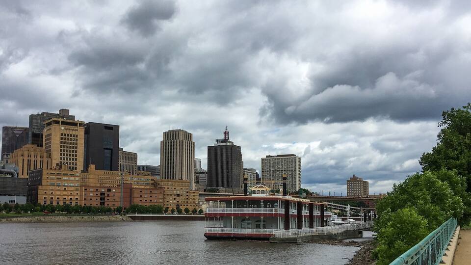 Beautiful park where you can take a boat ride up and down the Mississippi River.
#StPaul
#MississippiRiver
#riverboat
#HarrietIsland