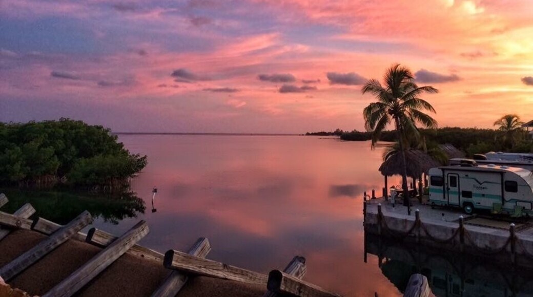A beautiful sky at sunset, compliments of storm clouds!
#lifeatexpedia
#weloveourmarkets
#AMER