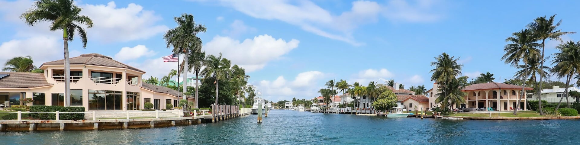 View of beautiful homes on the Intracoastal Waterway at Lighthouse Point and Pompano Beach, Florida, USA.