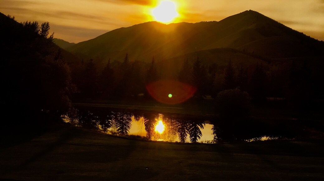 Sunset in Sun Valley Idaho 💗
