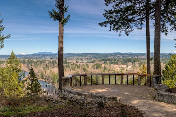 Panoramic view from Milo McVier state park Oregon.