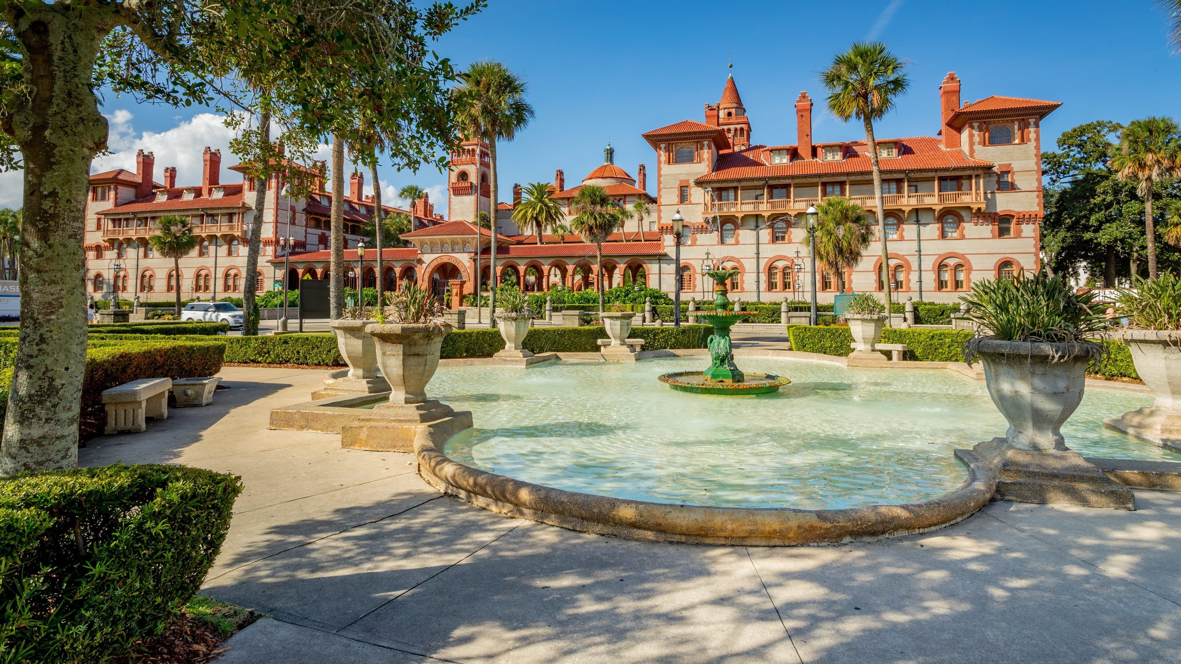 Downtown Historic District which includes a fountain