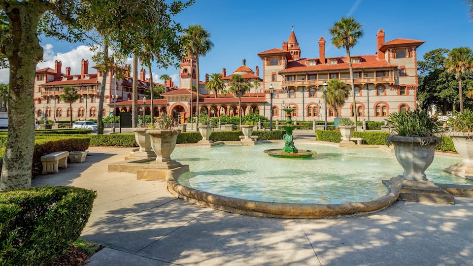 Downtown Historic District which includes a fountain