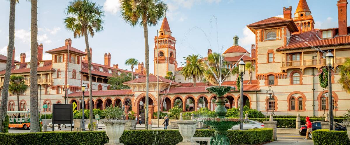 Downtown Historic District which includes heritage architecture and a fountain