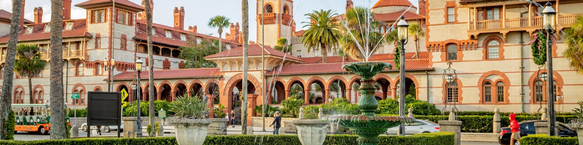 Downtown Historic District which includes heritage architecture and a fountain