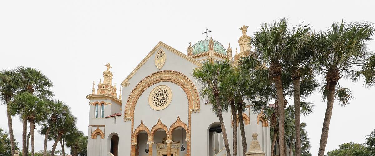 Memorial Presbyterian Church, a historic church built in 1889 by industrialist Henry Morrison Flagler in memory of his daughter Jennie Benedict. The church is located in St. Augustine, Florida, USA.