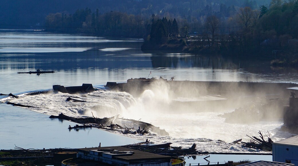 Willamette Falls waterfall on the Willamette River in Oregon City, Oregon generates electric power and once powered several paper mills on the banks.