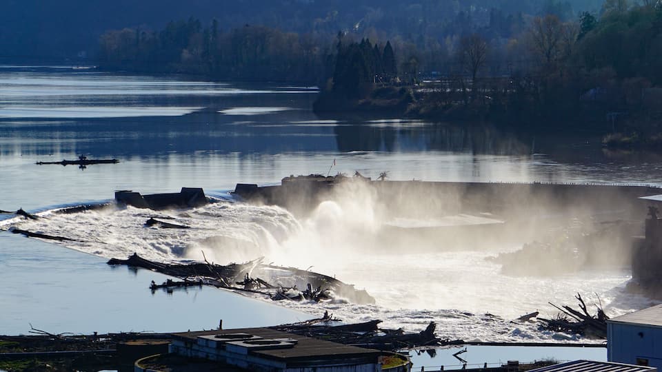 Willamette Falls waterfall on the Willamette River in Oregon City, Oregon generates electric power and once powered several paper mills on the banks.
