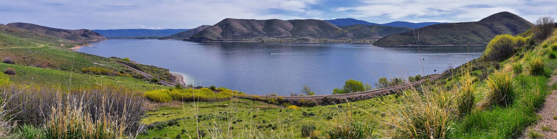 Deer Creek Reservoir Dam Trailhead hiking trail Panoramic Landscape views by Heber, Wasatch Front Rocky Mountains. Utah, United States, USA.