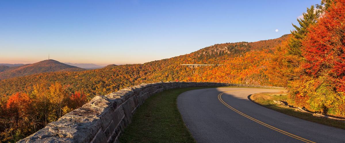 Blue Ridge Parkway, scenic autumn view, Grandfather Mountain, North Carolina