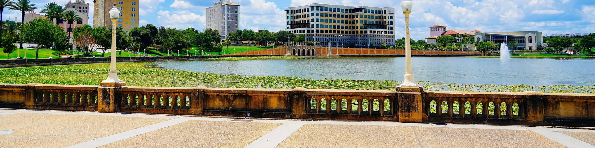 Lakeland, FL, USA - 06 10 2024: Beautiful Hollis botanic garden and lake landscape in Lakeland Florida