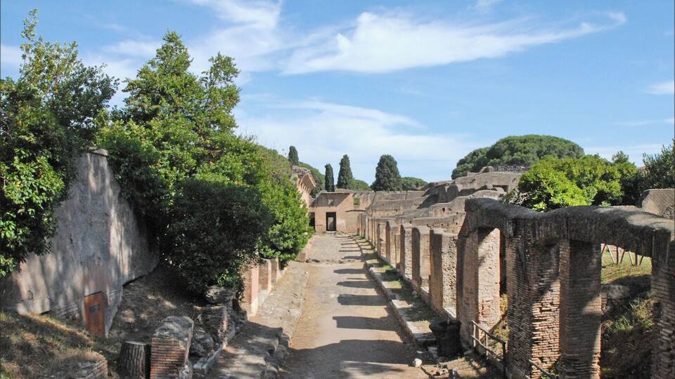 Ostia antica, regione I, via dei Balconi da nord
