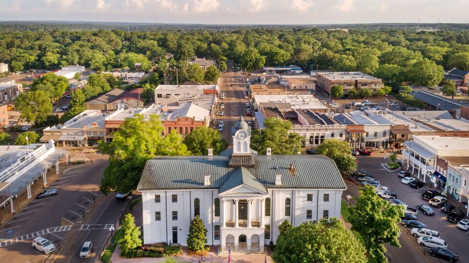 Oxford Miss for Southern Lady Magazine.Southern Literary Trail travel feature. ...Downtown square in Oxford Miss. Square Books, the Courthouse and Neilson's Department store.