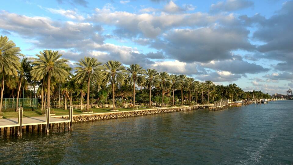 Beautiful islands around Miami with exclusive celebrity mansions