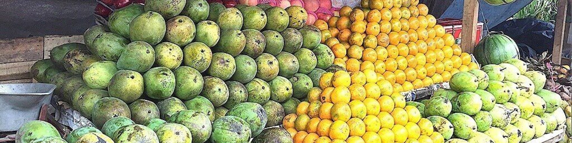 You'll see these Street Fruits stands everywhere in Bandung especially if they're in season. Love how they stack it up so nice & neat. 🍎🍏🍊🍍🍈 #market