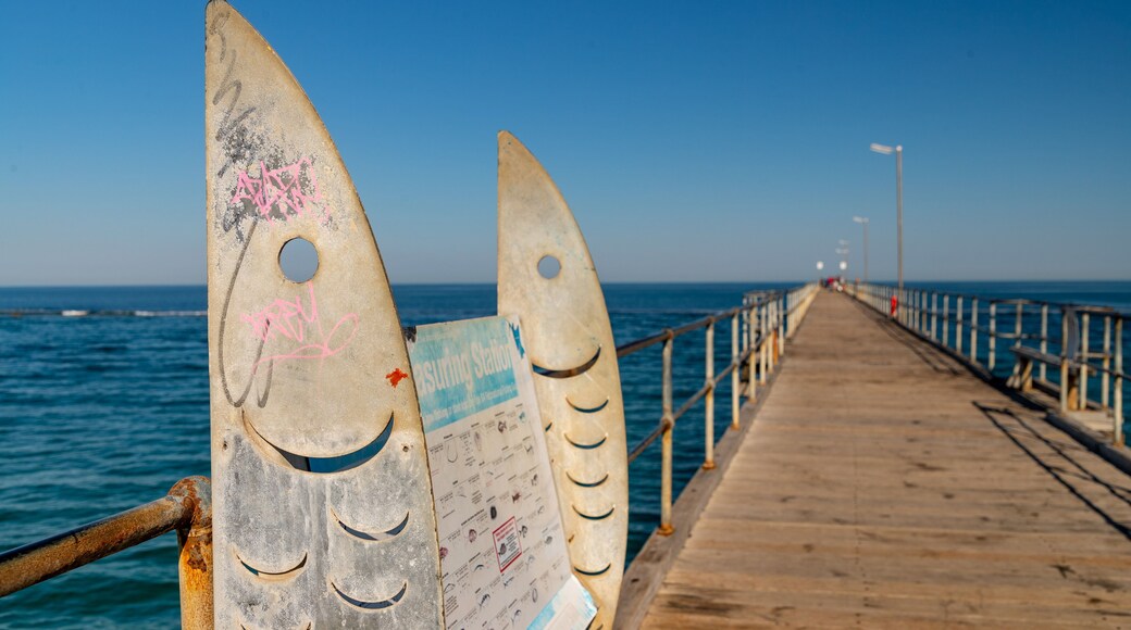 Port Noarlunga Jetty showing signage and general coastal views