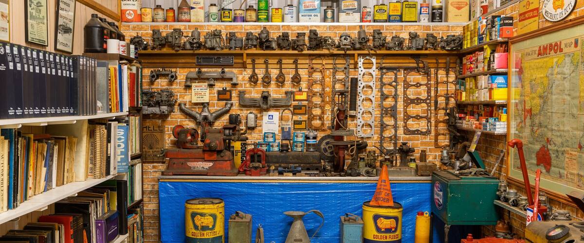 Bob\'s Shed showing interior views