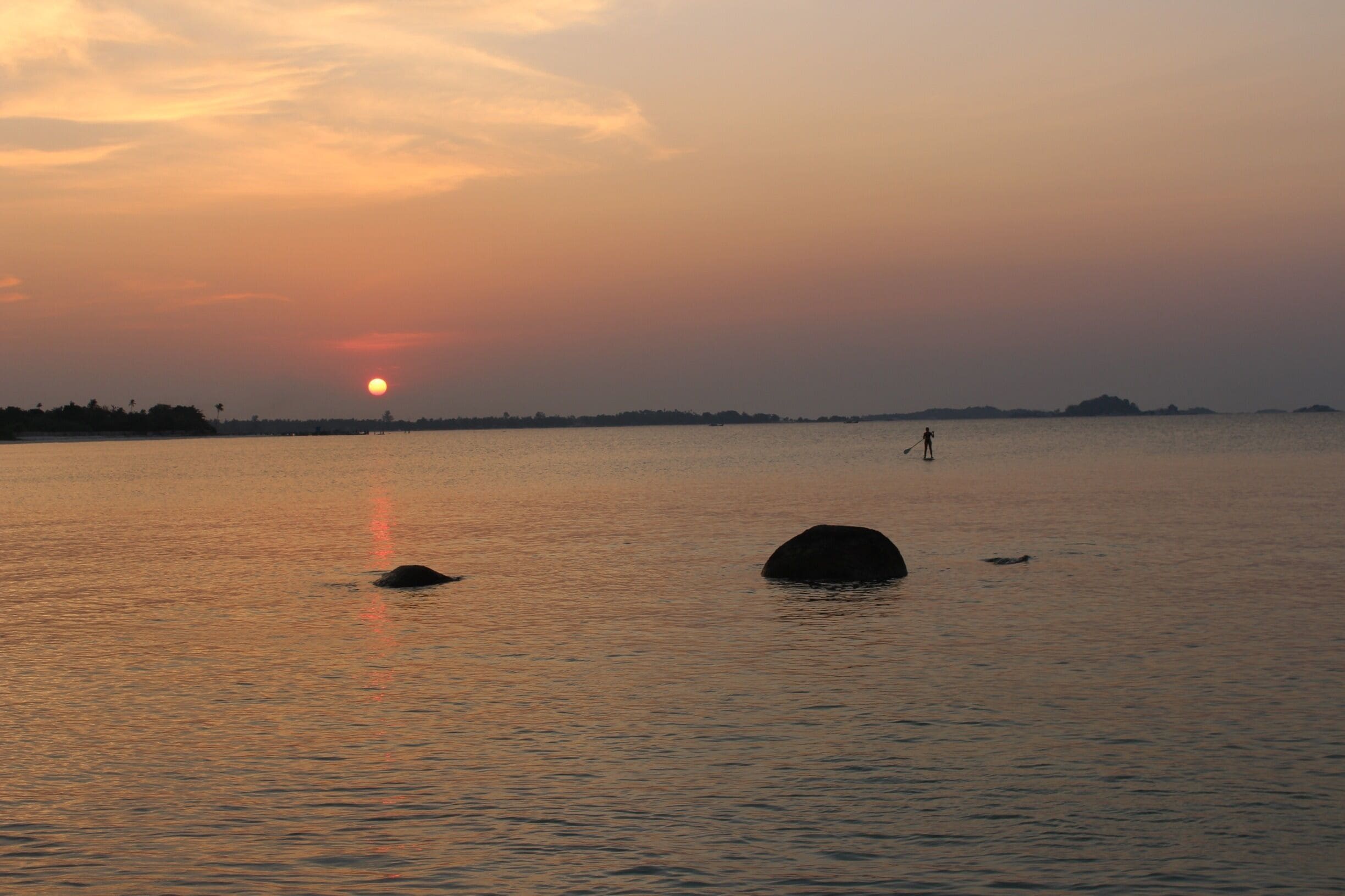 Paddleboarded into the sunset in front of Lor In hotel in Belitung island. The whole island is perfect for paddle boarding and kayaking. Definitely not ideal for surfing since the beaches are so tranquil and calm. There are no paddle boarding rentals, yet since tourism here is still pretty scarce. It was worth bringing your own Paddleboard, though. 

#WeekendGetaway