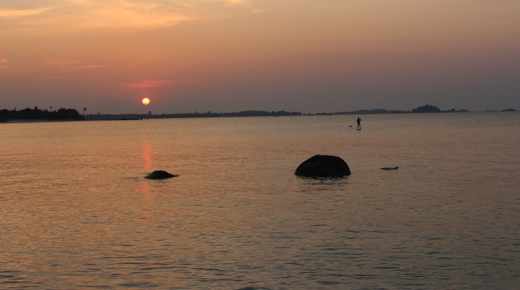 Paddleboarded into the sunset in front of Lor In hotel in Belitung island. The whole island is perfect for paddle boarding and kayaking. Definitely not ideal for surfing since the beaches are so tranquil and calm. There are no paddle boarding rentals, yet since tourism here is still pretty scarce. It was worth bringing your own Paddleboard, though.
#WeekendGetaway