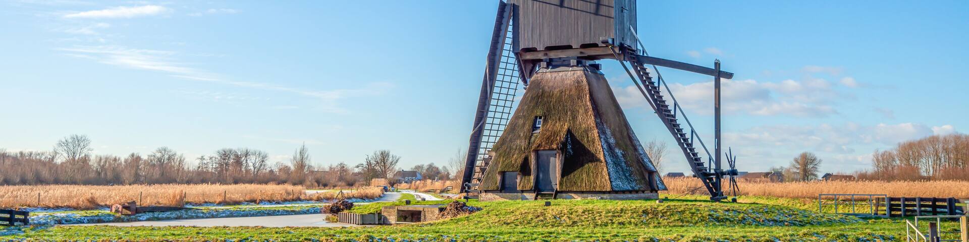 The Noordeveldse Molen is a large seesaw water mill built in 1795 to drain the Noordeveld polder. The restored mill with thatched lower house is no longer in use as such, but is still operational.