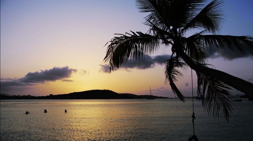 Incredible place and evening with the right light, just enough sand, cool water, great friends and just enough libation. #BestOf5 #beachbound