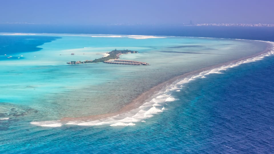 Malediven Insel Urlaub Paradies Meer Atoll Lagune Luftbild