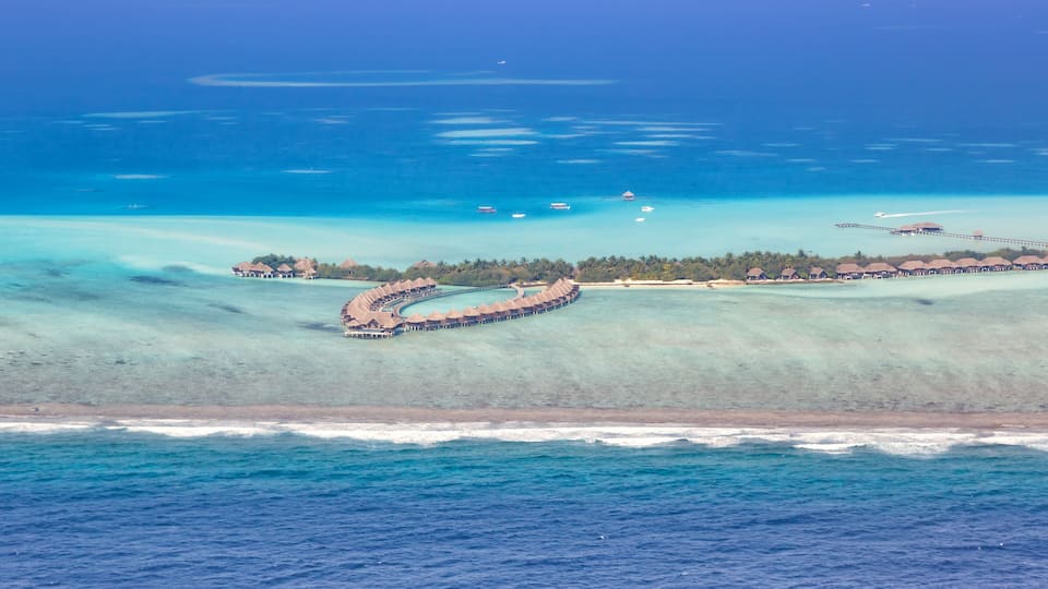 Malediven Insel Urlaub Paradies Meer Textfreiraum Copyspace Emboodhu Finolhu island Resort Luftbild