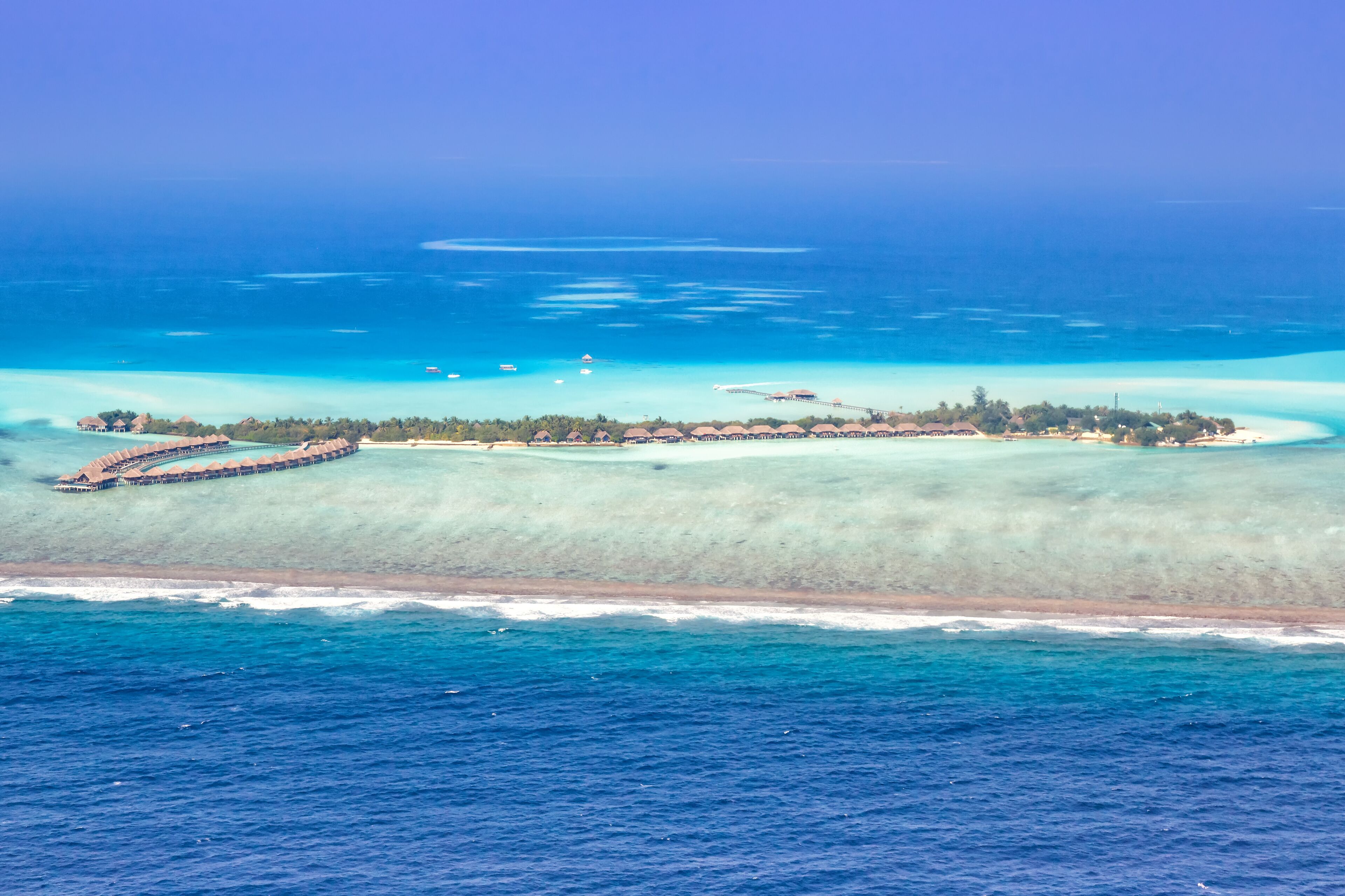 Malediven Insel Urlaub Paradies Meer Panorama Textfreiraum Copyspace Emboodhu Finolhu island Resort Luftbild