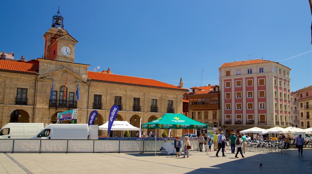 Plaza de Espana featuring street scenes, a city and heritage elements