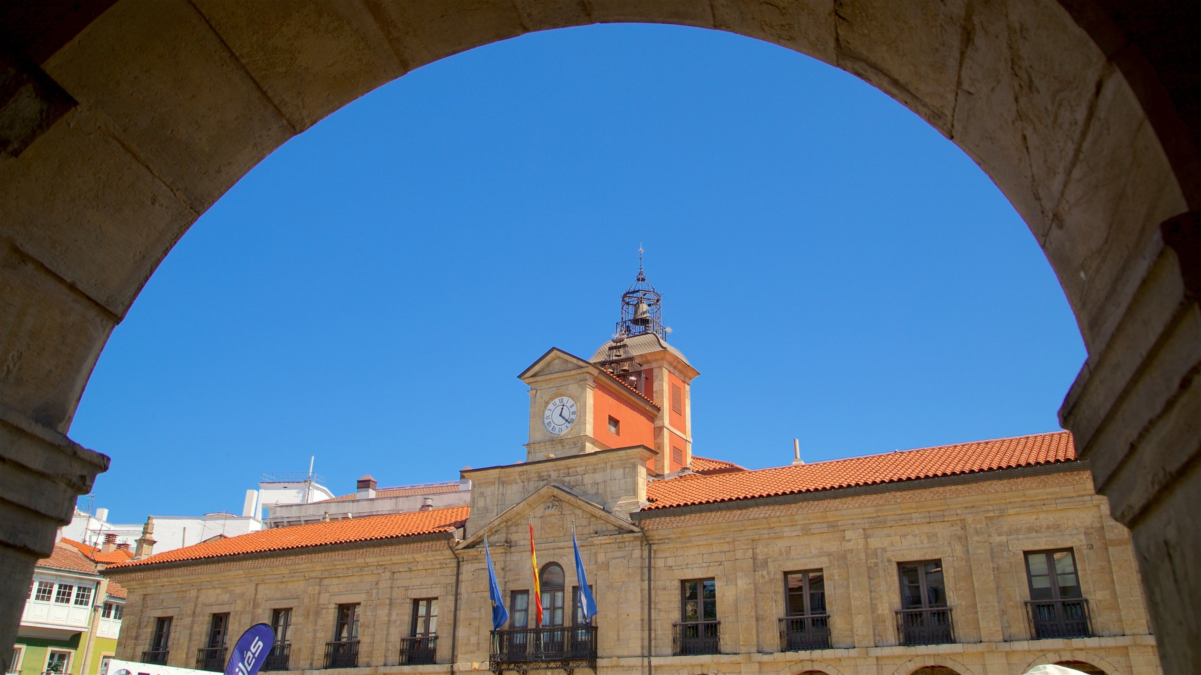 Plaza de Espana which includes a city and heritage elements
