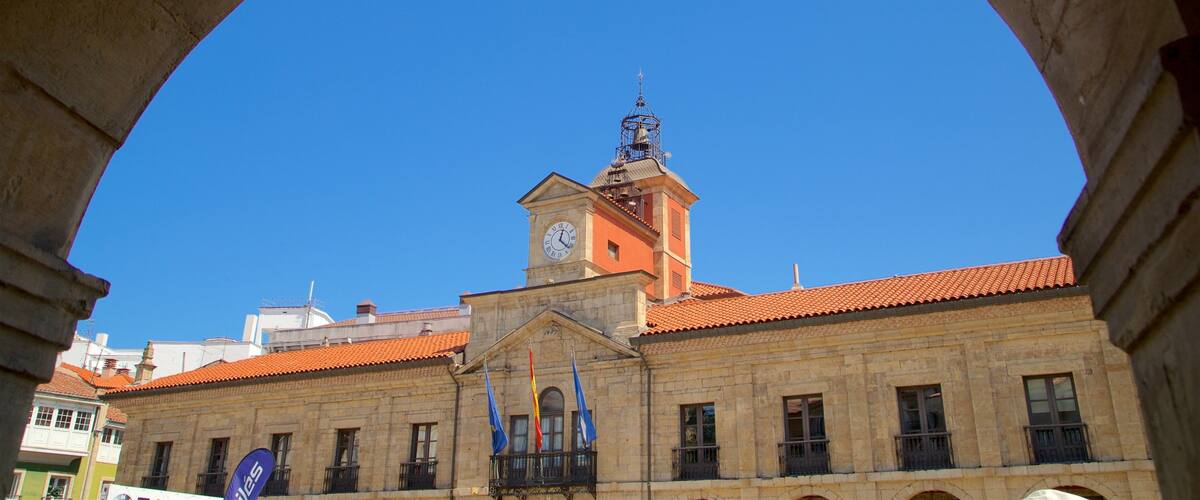 Plaza de Espana which includes a city and heritage elements