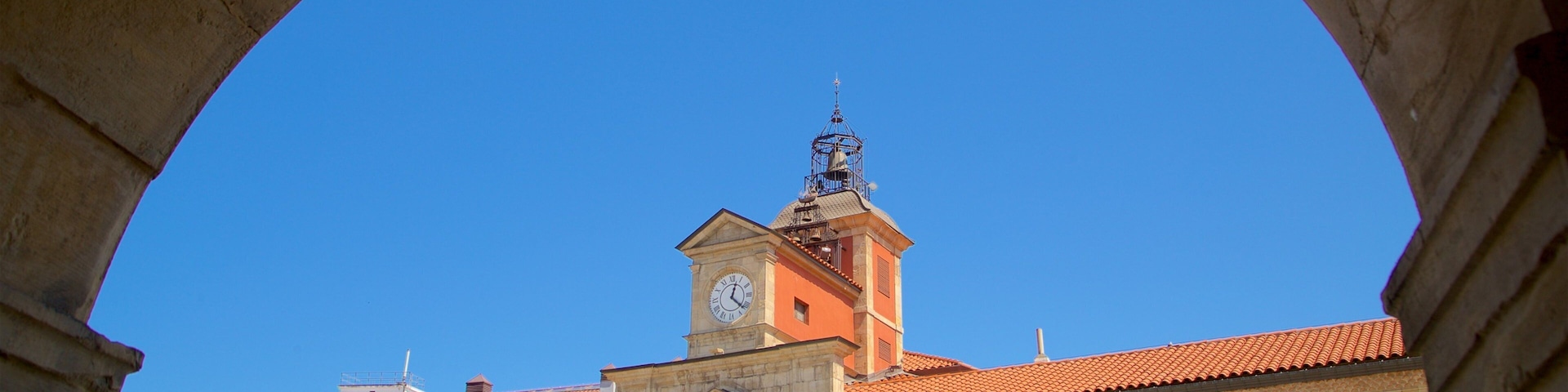 Plaza de Espana which includes a city and heritage elements