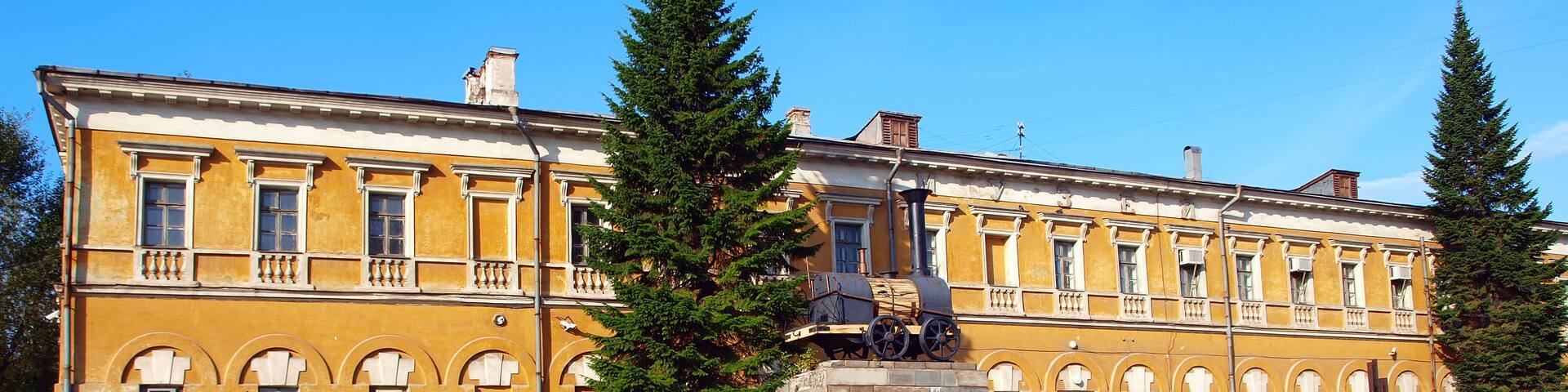 The monument to the first Russian steam locomotive